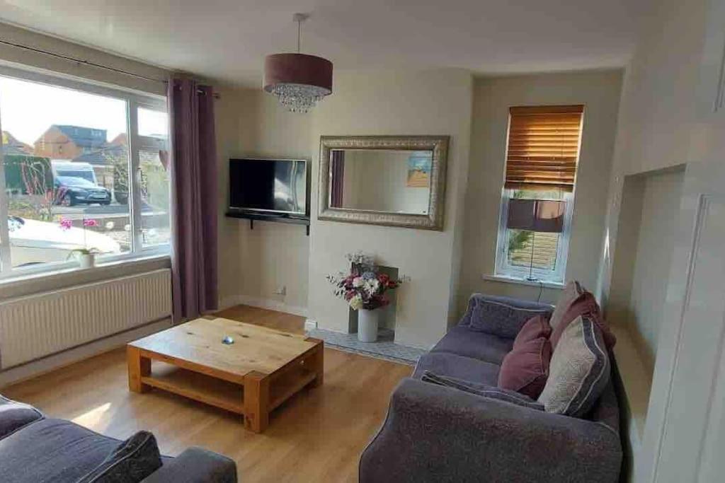 Modern 4 Bedroom House In Weymouth Sunny Corner Exterior foto