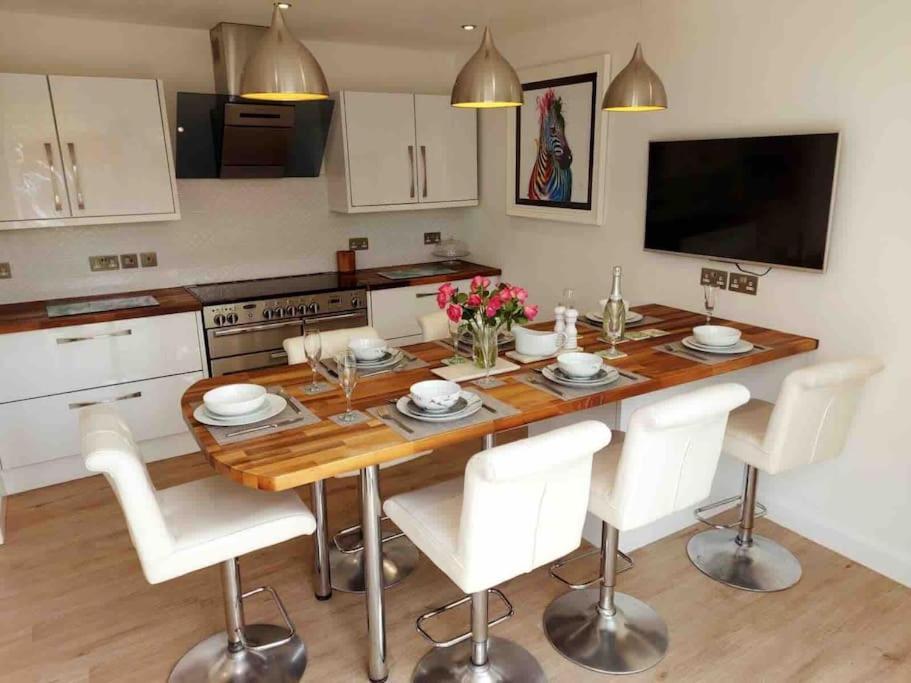 Modern 4 Bedroom House In Weymouth Sunny Corner Exterior foto